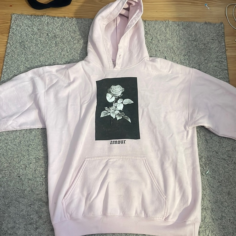 selling this light pink hoodie! The Brand is Artist Union. Size (Large)